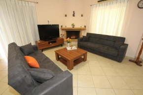 SPACIOUS EMPTYCOUNT:1 COUNTRY APARTMENT